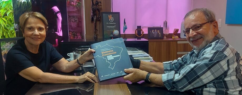 Presidente do Sistema Comércio MS, Edison Araújo, entrega propostas para o desenvolvimento do país à senadora Tereza Cristina