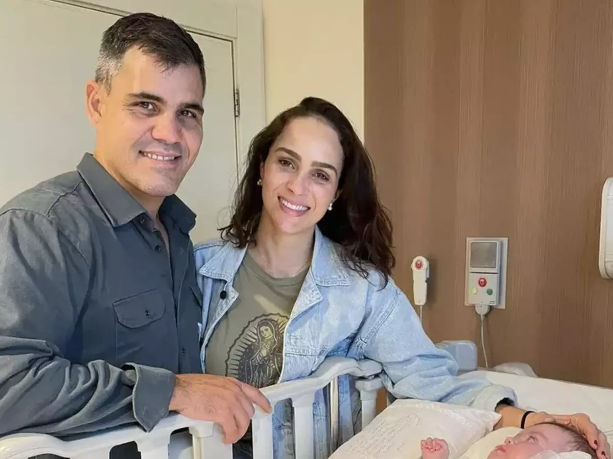 'A vontade de Deus será feita. A nós cabe lutar', diz Juliano Cazarré sobre estado de saúde da filha