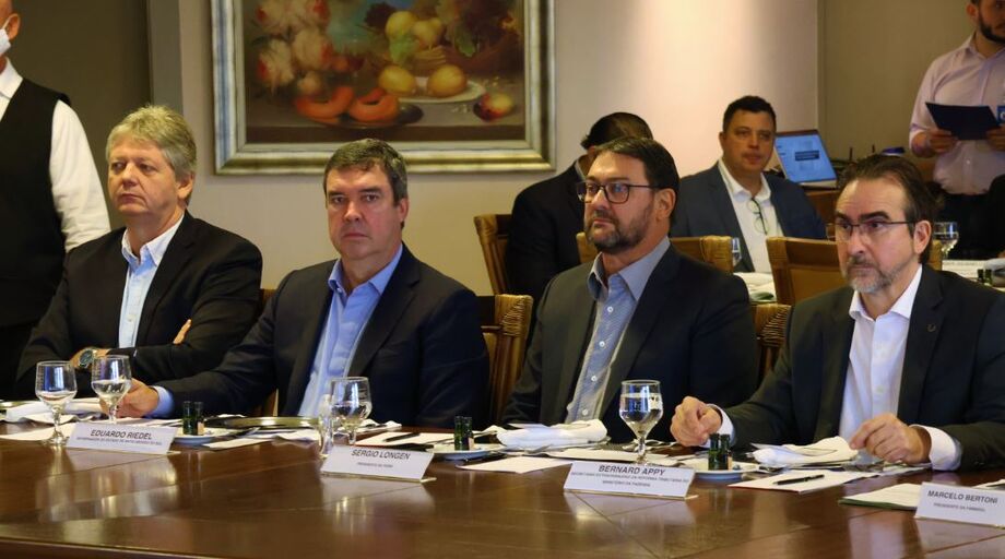 Governador participou da reunião sobre a reforma tributária na Fiems