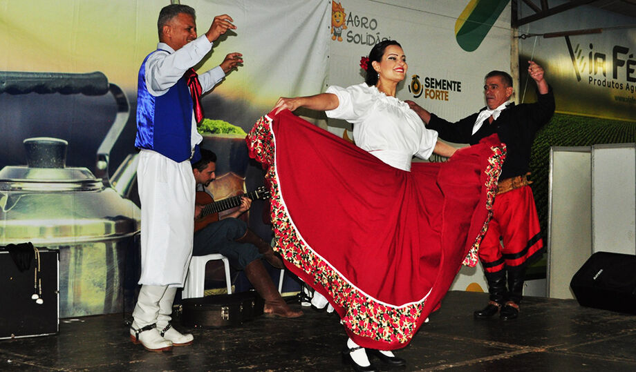 Desgarrados do Pampa se apresentam na feira