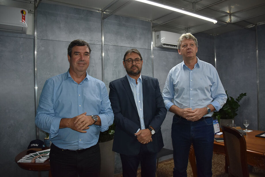 O presidente da Fiems, Sérgio Longen, recebeu o governador do estado, Eduardo Riedel e o secretario Jaime Verruck