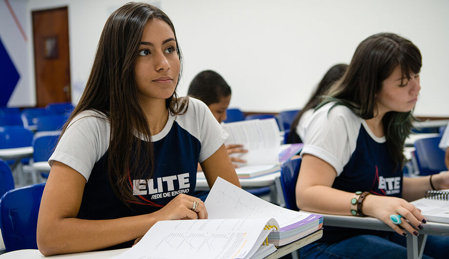 Aluna do Elite Rede de Ensino