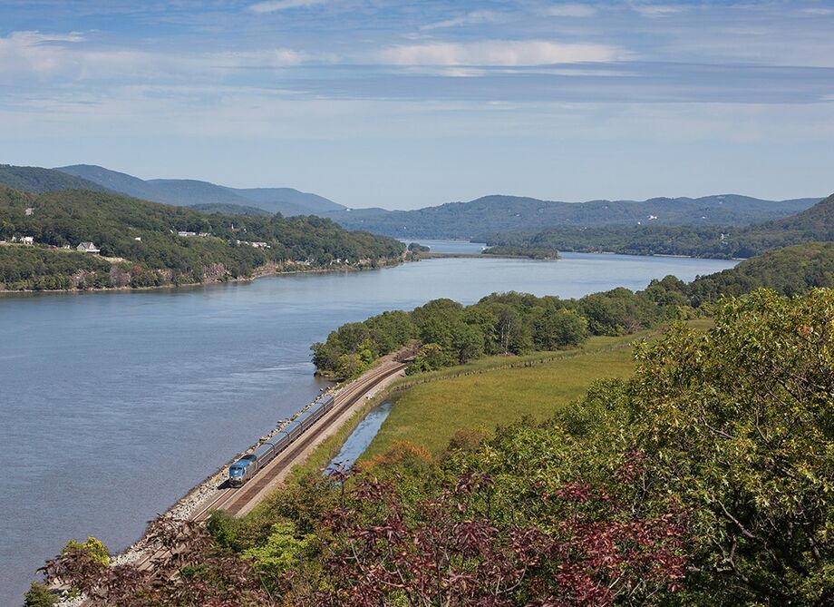 A linha Montreal-Nova York, da Amtrak, que voltou a operar no dia 3 de abril