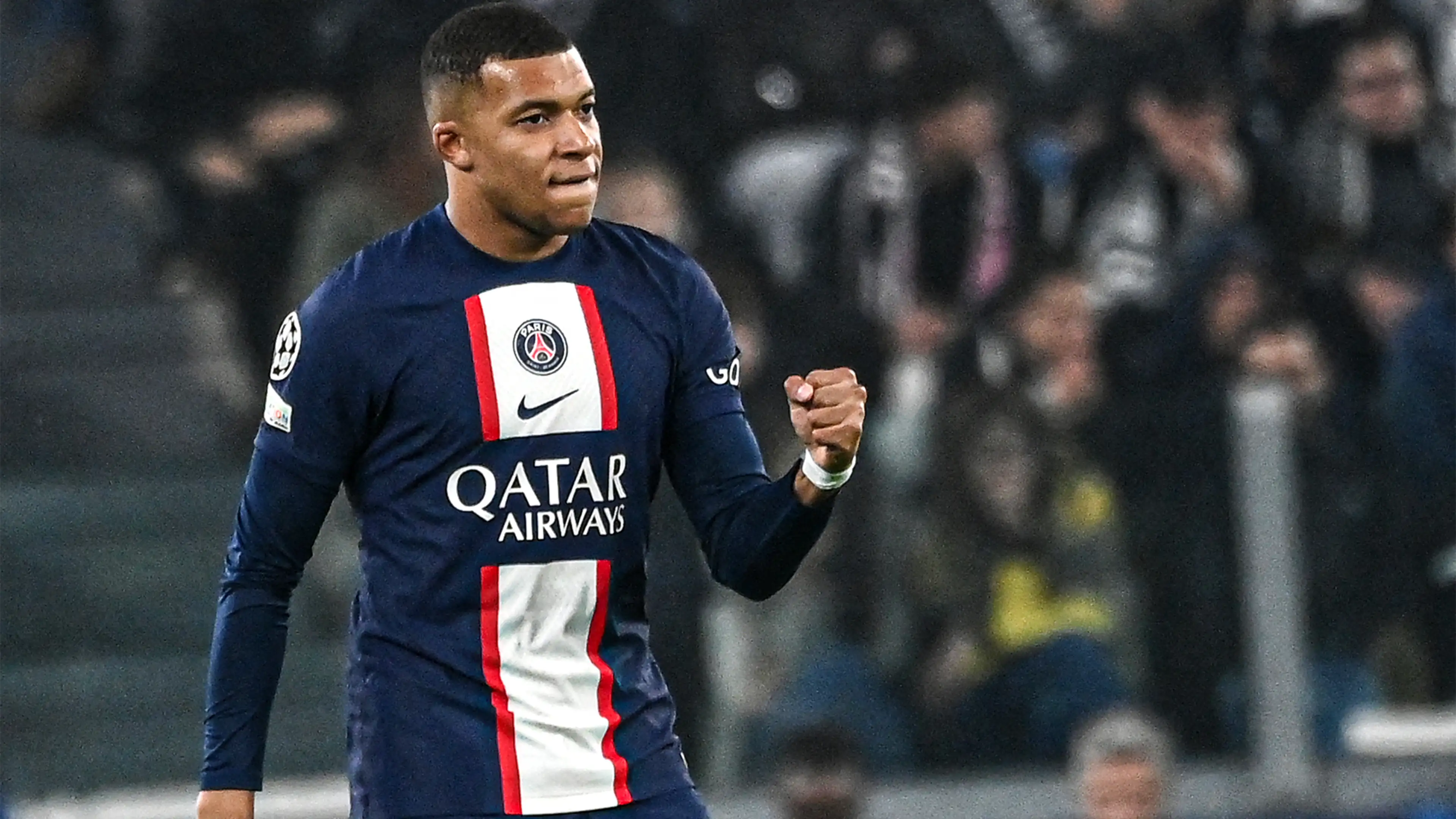 Mbappé em partida do PSG.