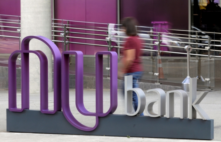 Nova integração entre Nubank e Amazon permite pagar com NuPay diretamente no checkout, com limite extra e parcelamento