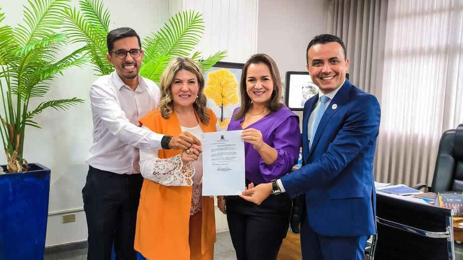 Prefeita Adriane Lopes recebeu o presidente do IDAMS, João Paulo Lacerda da Silva, e da vice-presidente do Instituto, Kátia Silene Sarturi Warde