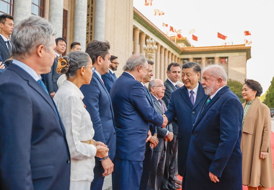 Acordo entre BNDES e banco de fomento chinês é assinado.