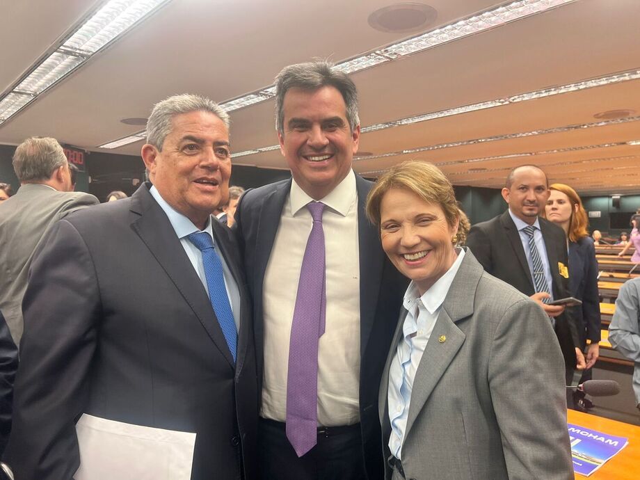 Senadora Tereza Cristina juntamente com Deputado federal Dr. Luiz Ovando e Marco Aurélio.