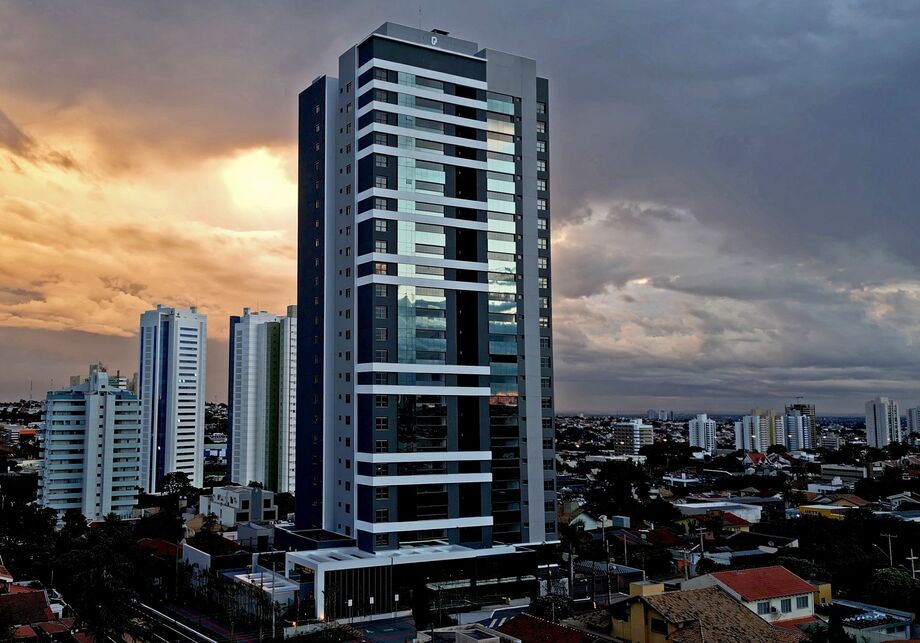 Lumini: Fachada explora vidro e iluminação natural com elegância.