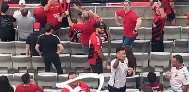 Torcedor do Athletico foi flagrado imitando um macaco em direção a torcedores do Flamengo