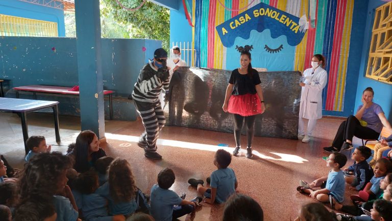 As medidas de combate ao mosquito Aedes aegypti -transmissor da dengue, zika e chikungunya por exemplo, é um assunto que vem sendo difundido há décadas e de inúmeras maneiras