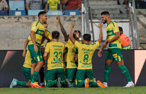 Cuiabá sai na frente, mas Coritiba busca empate na Arena Pantanal em jogo com desmaio em campo