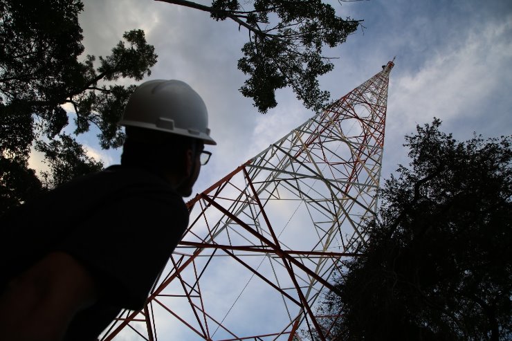 Com 82 metros, incluindo o tubulão, torre da TV ALEMS já está montada, etapa importante para efetivação do projeto do sinal aberto