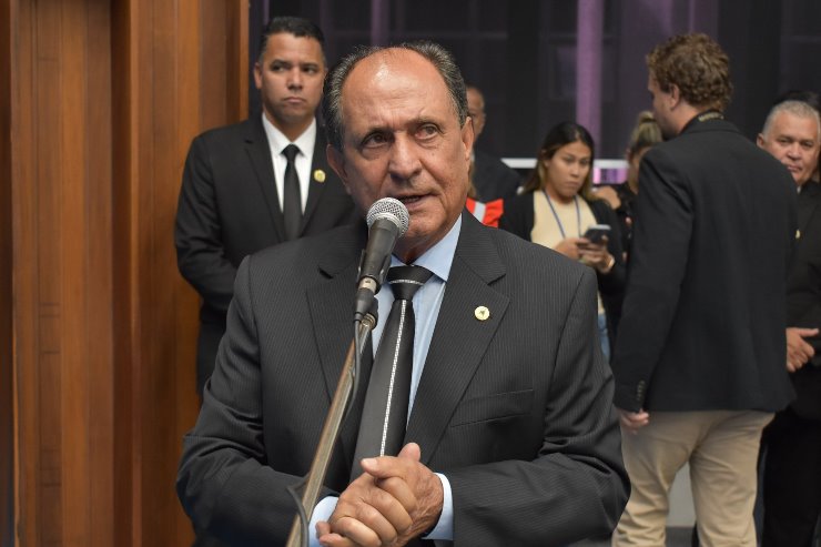 O deputado estadual Zé Teixeira (PSDB) busca investimentos no esporte: Reforma do Ginásio Poliesportivo é prioridade.
