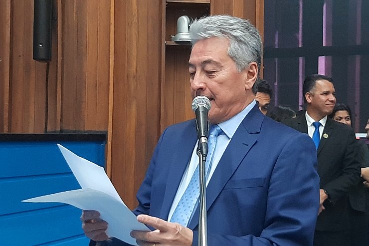 A honraria será concedida pela Assembleia Legislativa à personalidade integrante ou descendente de japoneses, bem como a entidades pertencentes à colônia japonesa que prestam relevantes serviços à sociedade