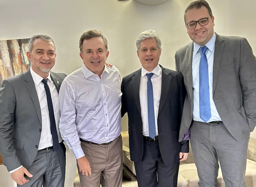 Prefeito de Dourados Alan Guedes foi recebido pelo deputado Vander Loubet, ministro Paulo Teixeira (Desenvolvimento Agrário) e Edegar Pretto (Conab)