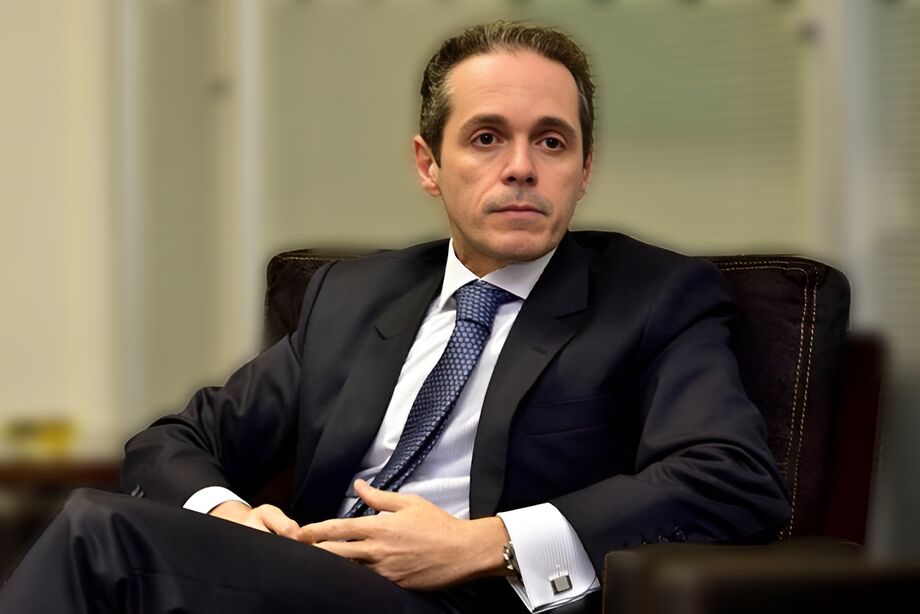 Com currículo exemplar, Gustavo Passarelli se posiciona como forte concorrente à vaga no STJ.