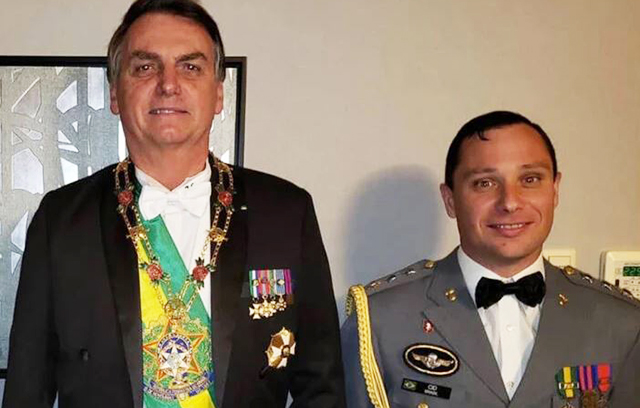 Bolsonaro e o tenente-coronel Mauro Cid