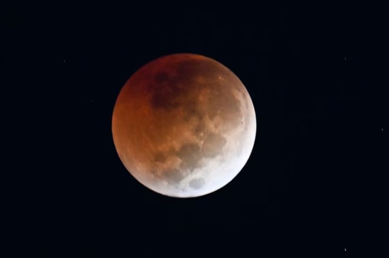 Eclipse lunar total visto em Guatemala em 8 de novembro de 2022