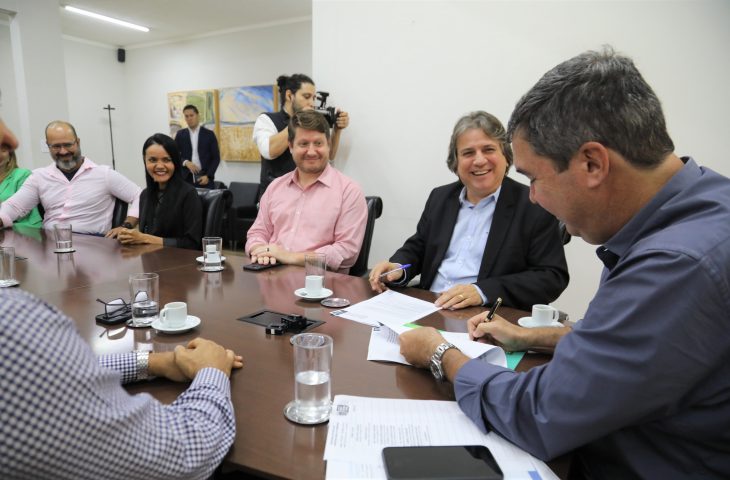 Governador realiza assinatura de contrato de gestão com a Segov