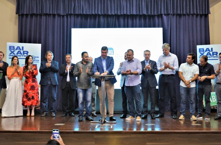 Governador Eduardo Riedel assina medidas de redução de impostos