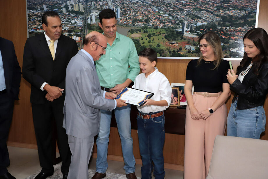 Destaque no The Voice Kids, jovem de MS é homenageado na Câmara de Vereadores por seu talento ímpar
