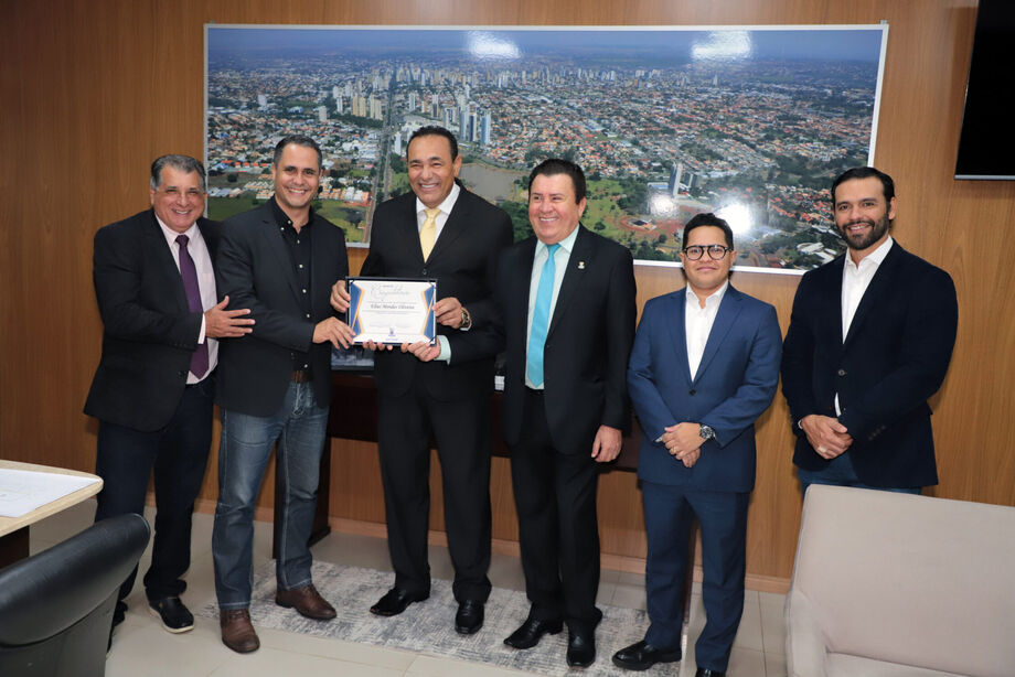 Moção de Congratulações destaca o compromisso de Elias Mendes Oliveira com a transparência na comunicação pública