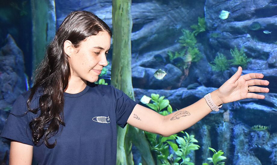 Carla tatuou Tobias no braço