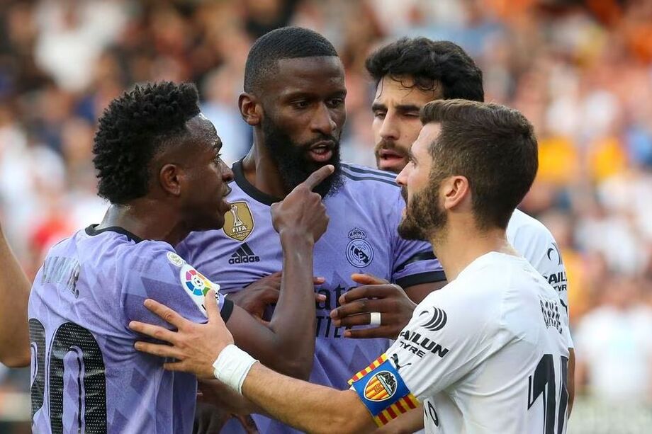 Vini Jr. foi expulso no fim da partida com o Valencia após denunciar gritos racistas