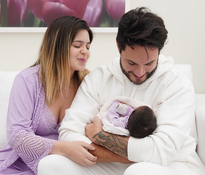 Viih Tube e Eliezer com sua filha, Lua.