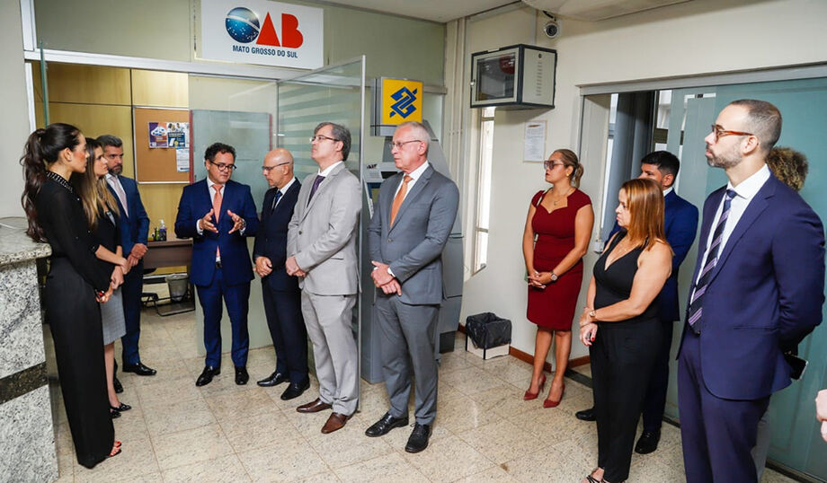 Diretores estiveram nesta tarde inaugurando a sala