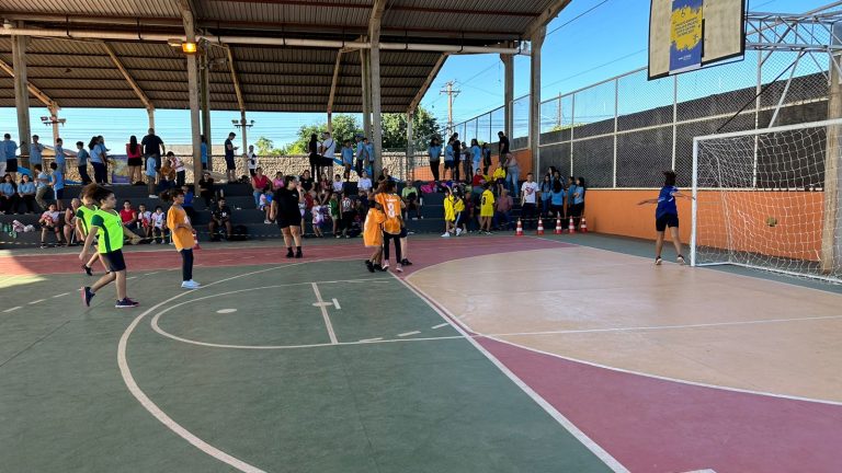 O festival de Mini-Handebol reúne 250 alunos de 7 a 9 anos de 16 escolas