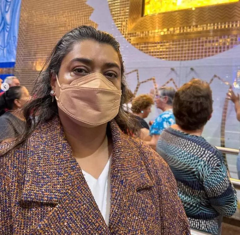 Preta Gil visita Santuário de Nossa Senhora.