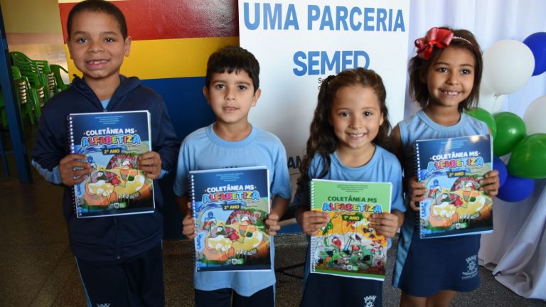 Voltado à alfabetização de alunos do 1º e 2º ano, os livros vão contemplar 22.800 alunos da Rede Municipal de Ensino de Campo Grande (Reme)