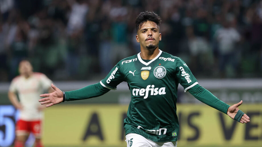 Gabriel Menino comemora tempo de treino.