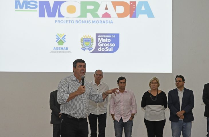 O governador Eduardo Riedel lançou o projeto Bônus Moradia, que faz parte do Programa Estadual Moradia Legal