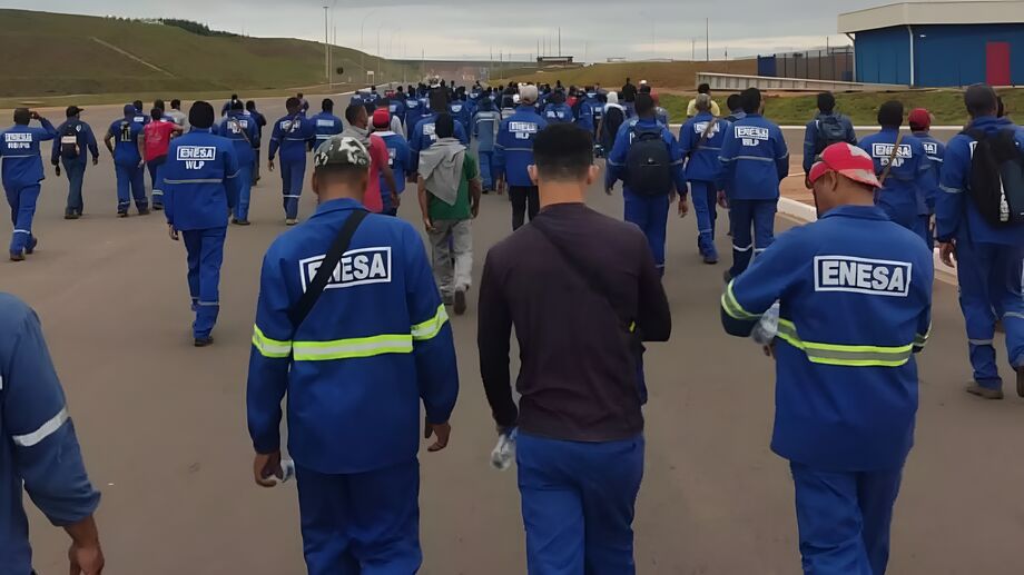 Trabalhadores fizeram manifestação nesta manhã