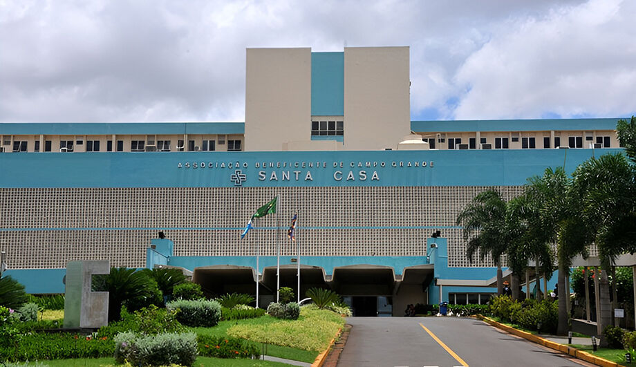 Mulher foi levada para a Santa Casa de Campo Grande