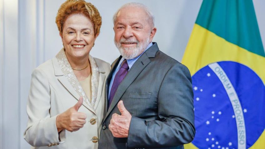 Lula almoça com Dilma em Paris durante viagem.