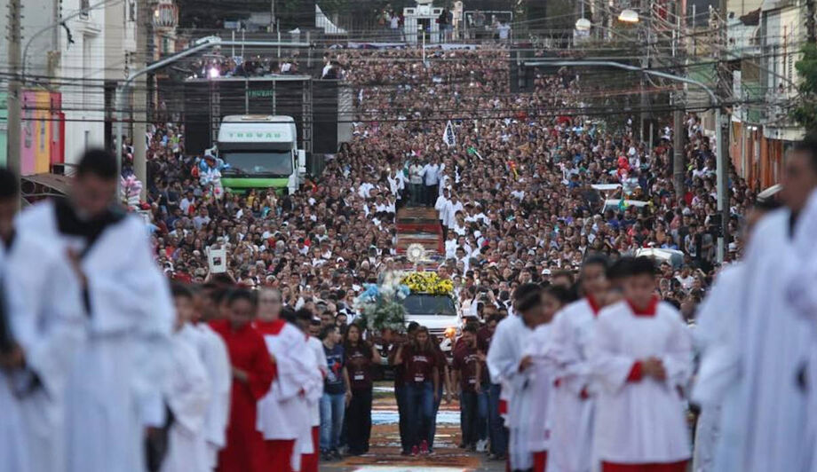 Tradição e devoção se unem na festividade do Dia de Corpus Christi em Campo Grande.