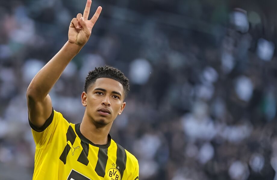 Jude Bellingham disputou a última temporada pelo Borussia Dortmund e defendeu a Inglaterra na Copa do Mundo do Catar, em 2022
