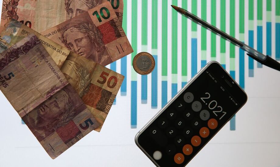 Controlar os gastos e aumentar as receitas serão fundamentais para que o governo consiga atingir suas metas fiscais e estabilizar a dívida pública.