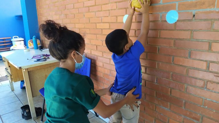 Atendimento em fisioterapia respiratória pediátrica , realizado pelo Grupo Respira AB