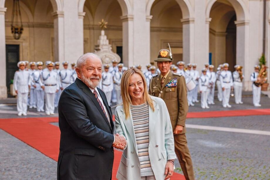 Lula elogia direitista Meloni
