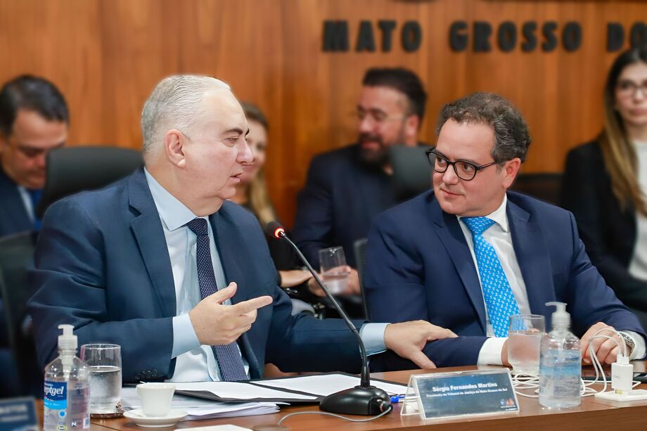 Sérgio Martins, presidente do TJMS, e Bitto Pereira, presidente da OAB/MS, lançam o programa CPE Atende