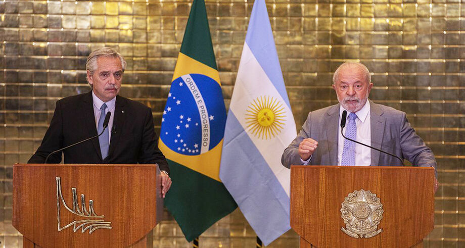 O presidente da Argentina, Alberto Fernández ao lado do presidente Luiz Inácio Lula da Silva