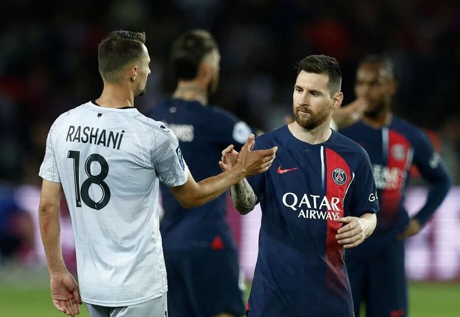 Messi fez neste sábado seu último jogo com a camisa do PSG