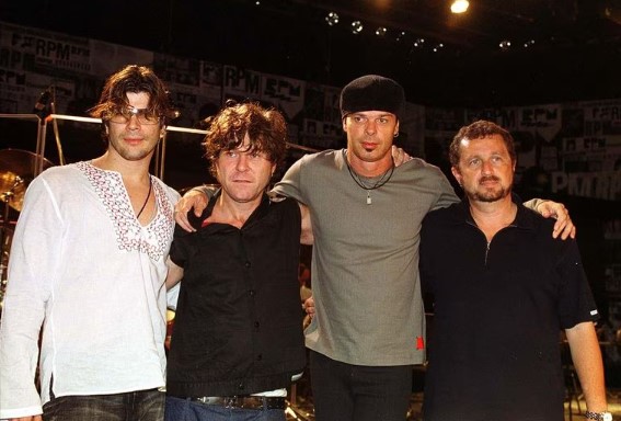 A banda RPM, com Paulo Ricardo, Paulo Pagni, Fernado Deluqui e Luiz Schiavon (direita),e m 2002