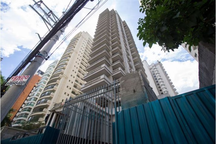 Edifício St. Bharts, localizado na Rua Leopoldo Couto de Magalhães; obras estão embargadas pela Prefeitura por falta de alvará de execução