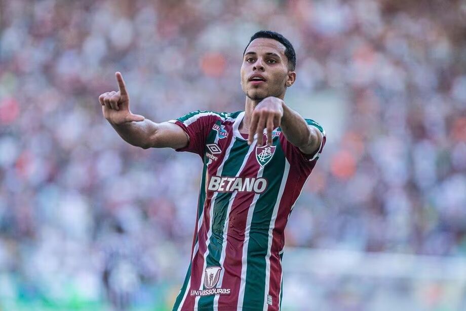 Alexsander desfalca Fluminense.